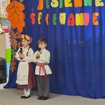 dzieci śpiewają piosenkę o jesieni w języku białoruskim.jpg