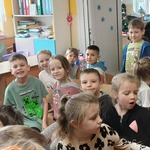 dzieci uśmiechają się do zdjęcia.jpeg