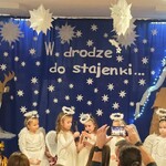 dziewczynki w strojach aniołków.jpg
