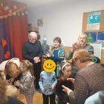 dziadkowie biją brawa.jpg