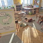 dzieci naśladują ruchy kozy.jpg