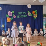 dzieci recytują wiersze.jpg
