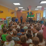 dzieci na audycji muzycznej Iść w stronę słońca.jpg