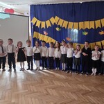 dzieci  grupy Żuczki śpiewają piosenkę.jpg