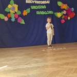 chłopiec recytuje wiersz.jpg