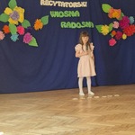 dziewczynka recytuje wiersz (3).jpg