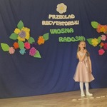 dziewczynka recytuje wiersz (6).jpg