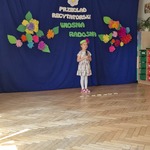 dziewczynka recytuje wiersz (9).jpg