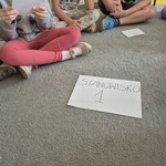 dzieci uczestniczą w zabawie __Festiwal wyobraźni__.jpg