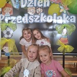 dziewczynki w fotobudce.jpg