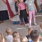 dzieci poznają kroki Zorby.jpg